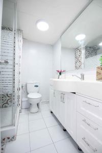 Koupelna v ubytování מול הים בקיסריה