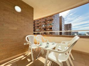 Un balcón o terraza en ACV - Costa Marina II -1ª línea planta 5 sur