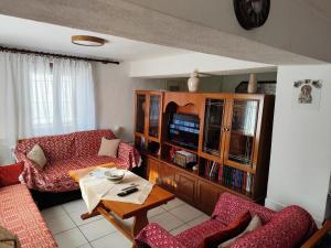 a living room with a couch and a table at Jennys Vintage Studio - Motorcycle Friendly in Drama
