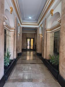 an empty hallway with plants in a building at Centro Historico Lima - Apartamento in Lima