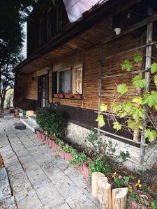 Budova, kde se chata nachází