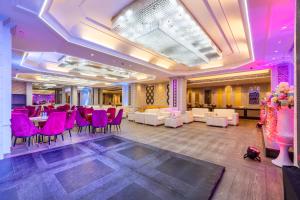 Posezení v ubytování Hotel Okas Grand