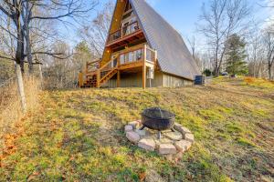 Zahrada ubytování Steps to State Park! A-Frame Cabin in Piney Creek