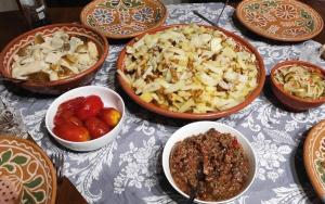 Φαγητό σε αυτό το διαμέρισμα ή κάπου εκεί κοντά