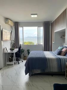 Giường trong phòng chung tại Vista extraordinária beira mar