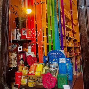 Supermarket nebo jiné obchody v  apartmánu nebo okolí