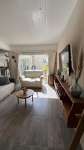 TV a/nebo společenská místnost v ubytování CASA PRANA Quequén