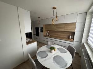 Η κουζίνα ή μικρή κουζίνα στο Apartmán Aura