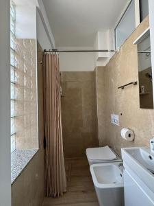 Ένα μπάνιο στο Kilometer 0 Comfortable Appartment +26 φωτογραφίες