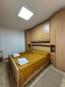 Ένα ή περισσότερα κρεβάτια σε δωμάτιο στο Kilometer 0 Comfortable Appartment