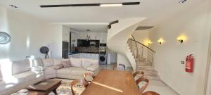 Χώρος καθιστικού στο VILLA MARIA PETRA