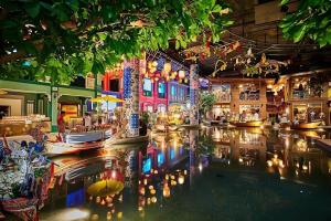 Et lokalt vartegn tæt på villaen