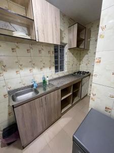 Η κουζίνα ή μικρή κουζίνα στο ROSE 40S Apartment