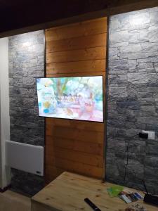 Una televisión o centro de entretenimiento en Casa Meli