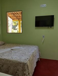 Μια τηλεόραση ή/και κέντρο ψυχαγωγίας στο Chalé Ilha Verde-Cumuruxatiba