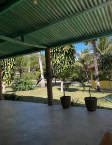 Κήπος έξω από το Chalé Ilha Verde-Cumuruxatiba