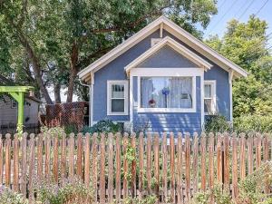 Сад в Sweetheart City Retreat - Hot Tub & Vintage Vibes