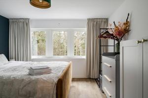 Postel nebo postele na pokoji v ubytování Modern family home next to Mälaren in Mariefred