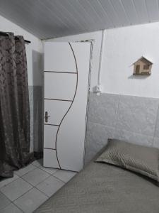 Postel nebo postele na pokoji v ubytování Aluguel de quarto duplo por diária ou temporada próximo a 5 minutos do aeroporto e 9 minutos da rodoviaria