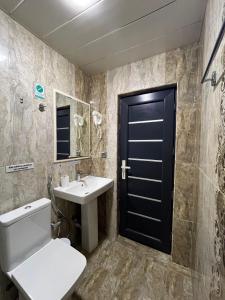 Koupelna v ubytování Starway Hotel