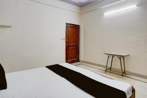 Ένα ή περισσότερα κρεβάτια σε δωμάτιο στο Hotel O Radha Residency