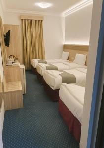 Postel nebo postele na pokoji v ubytování فندق رفاق العالية مكة