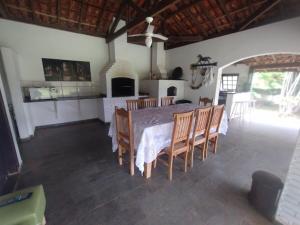 Μια τηλεόραση ή/και κέντρο ψυχαγωγίας στο Chácara Mirante do Sol