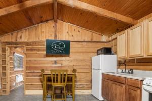 Gallery image of Wooden suite #1 in Madill