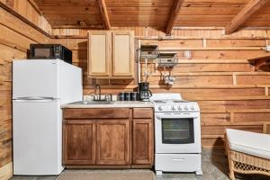 Gallery image of Wooden suite #1 in Madill