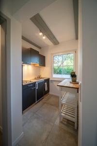 Η κουζίνα ή μικρή κουζίνα στο Fachwerkwohnung am Allerufer und Jakobsweg +25 φωτογραφίες