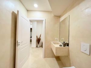 Koupelna v ubytování SMART STAY - Cave By the Sea