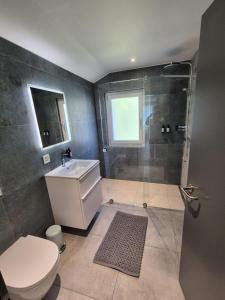 Ένα μπάνιο στο Résidence Bellevue - Hôtel et Studios