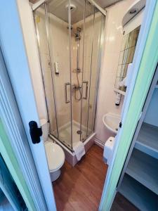 Koupelna v ubytování Hôtel De La Cathédrale + 40 fotografií