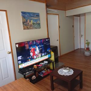 TV a/nebo společenská místnost v ubytování Alojamiento Monitor Huáscar