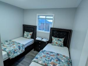 Postel nebo postele na pokoji v ubytování 4 Bedroom 2,5 Bath Home!