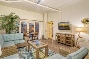 Et opholdsområde på Monarch Villa - 5542 W