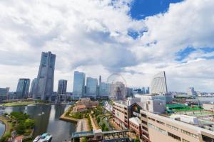 Vista generica su Yokohama o vista sulla città dall'interno dell'hotel