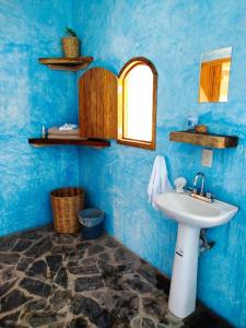 Ένα μπάνιο στο Casa Naeli