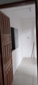 TV a/nebo společenská místnost v ubytování Kitnet em São Brás