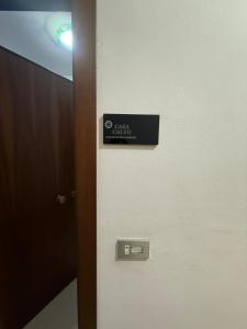 a sign on the side of a door at Casa vacanza AIRPORT CALVO in Ronchi dei Legionari +40 photos