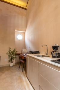 Kuchyň nebo kuchyňský kout v ubytování Casa Dorada Apartasuites by Xarm Apartments