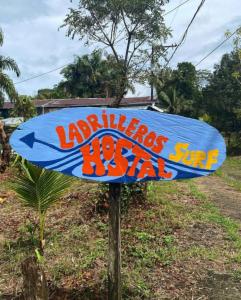 Πιστοποιητικό, βραβείο, πινακίδα ή έγγραφο που προβάλλεται στο Hostal ladrillerossurf