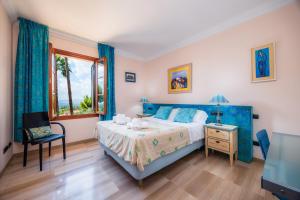 Postel nebo postele na pokoji v ubytování Villa Tierraseca + 23 fotografií