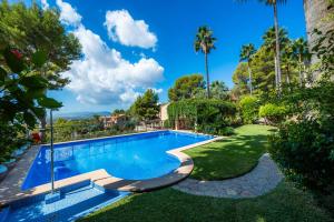 Bazén v ubytování Villa Tierraseca nebo v jeho okolí