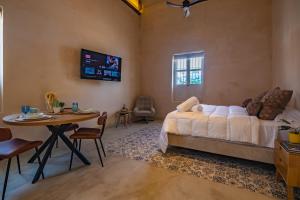 Postel nebo postele na pokoji v ubytování Casa Dorada Apartasuites by Xarm Apartments + 37 fotografií