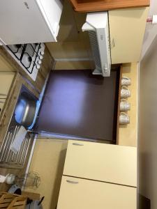 an overhead view of a kitchen with a refrigerator at Mobil home cosy 4 personnes - Nature et Détente aux Portes des Cévennes, Mialet in Mialet