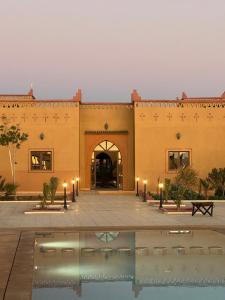 Bazén v ubytování Hotel Berber Palace Merzouga nebo v jeho okolí