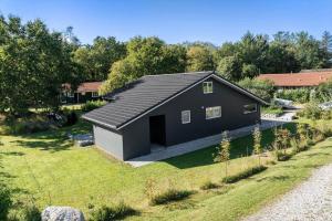 Το κτήριο όπου στεγάζεται  η παραθεριστική κατοικία