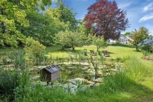 a park with two benches in the grass at 15515-Asnaes-Klintebakken-10 in Høve Strand