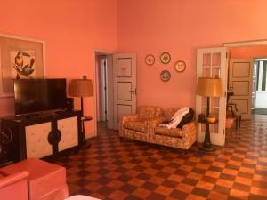 TV a/nebo společenská místnost v ubytování Lofts de luxo no Palácio Quitandinha